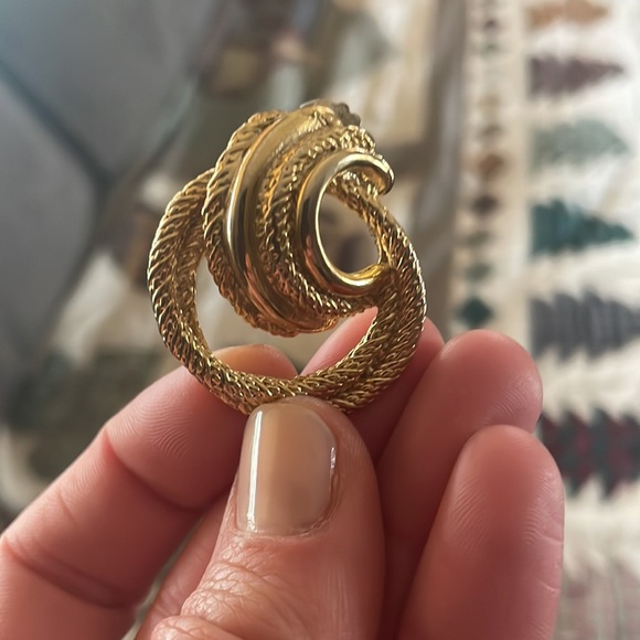 Gold earnings - Picture 3 of 4